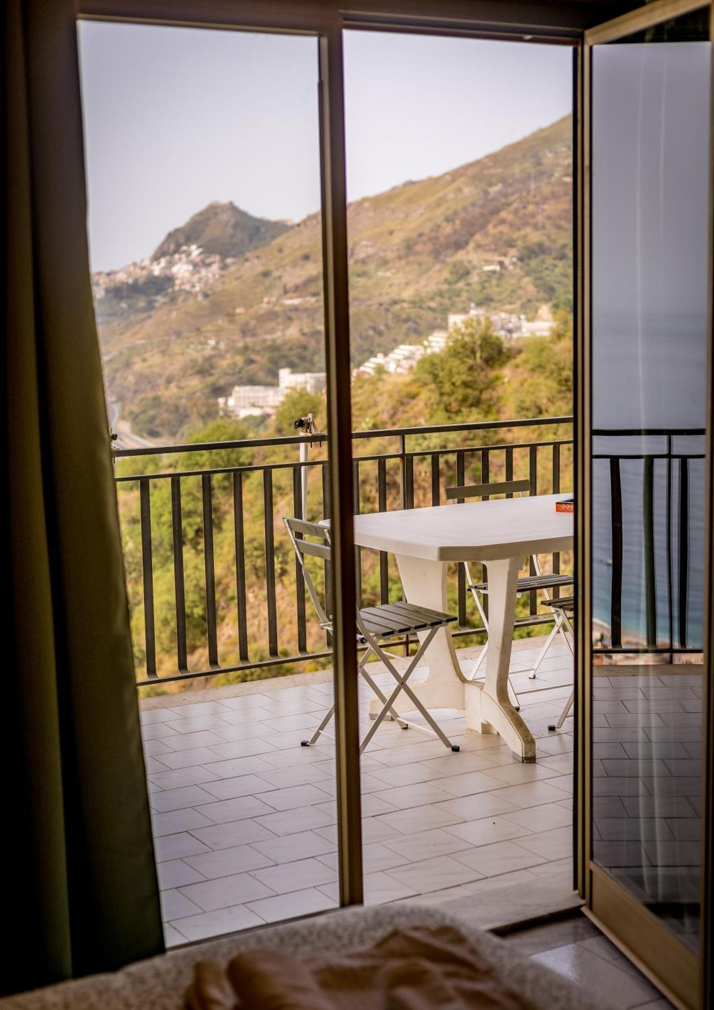 Collina Del Sole Apartment Letojanni Luaran gambar